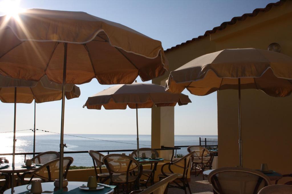 Hotel&Restaurant Cap Riviera Saint Aygulf Exterior foto